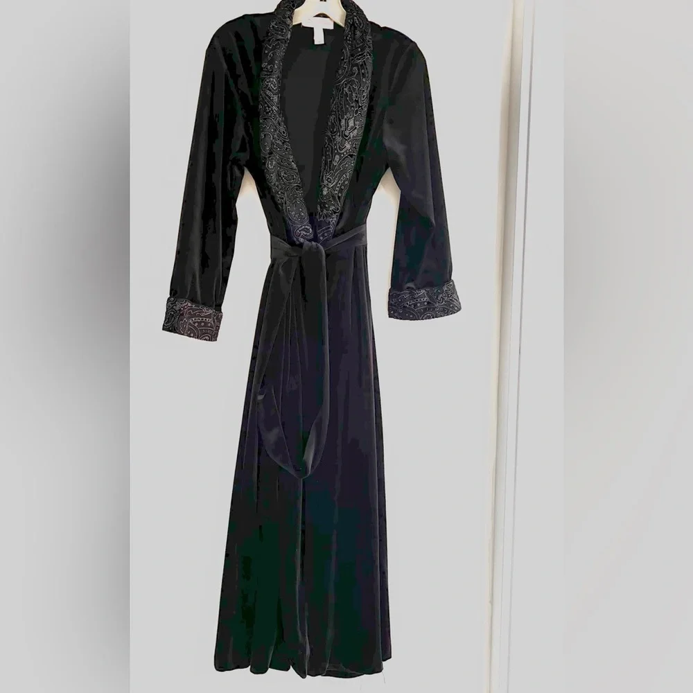 Oscar de la Renta Pink Label Vintage Black Velvet Robe